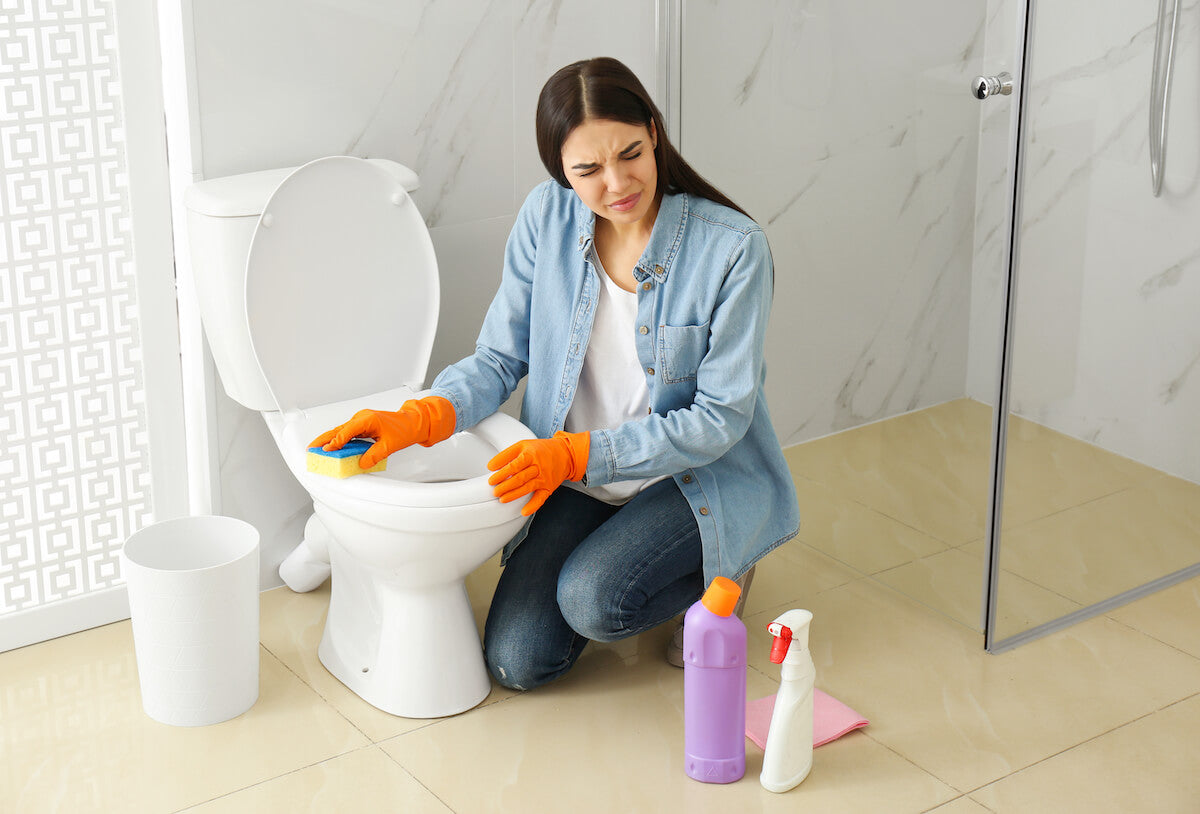 How to clean the bathroom