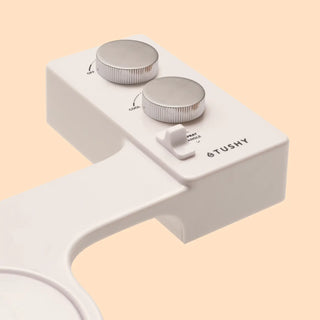 Control panel of the TUSHY Spa 3.0 featuring two knobs for temperature and spray angle adjustment.